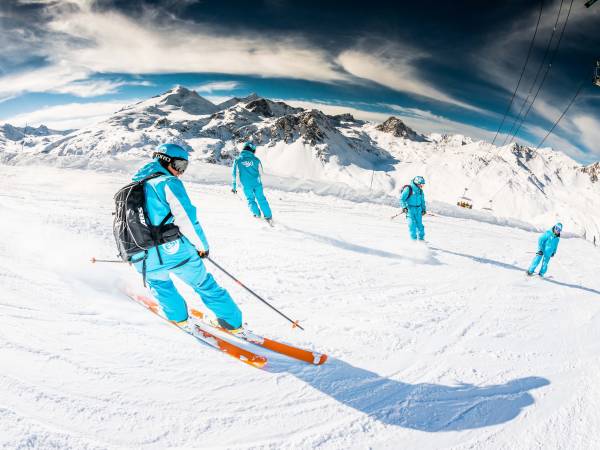 Sécurité sur les pistes : le port du casque obligatoire ?