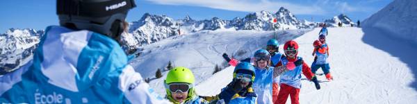 Les 10 règles du skieur : skier en sécurité pendant les vacances scolaires
