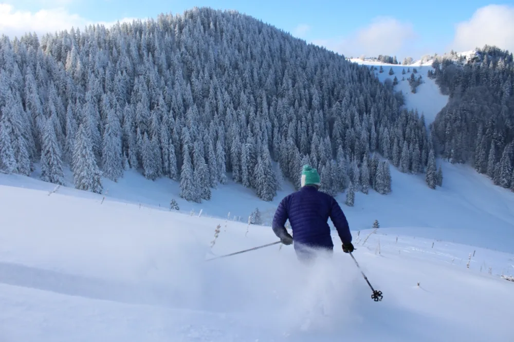 Pratique du ski de randonnée nordique en montagne